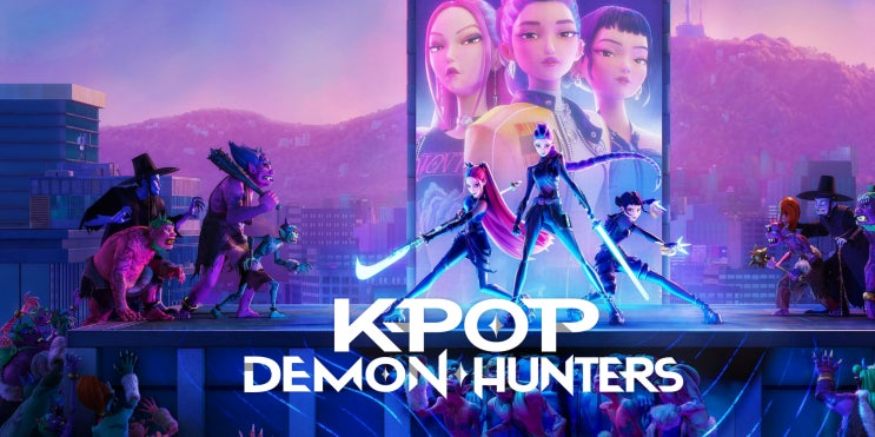 도시 배경의 건물 옥상에서 애니메이션 속 K-POP 걸그룹 멤버들이 다양한 모습의 악마들과 대치하고 있습니다. 뒤로는 멤버들의 얼굴이 크게 나온 광고판이 보이며, 'K-POP DEMON HUNTERS'라는 제목이 크게 적혀 있습니다. 도시 배경의 건물 옥상에서 애니메이션 속 K-POP 걸그룹 멤버들이 다양한 모습의 악마들과 대치하고 있습니다. 뒤로는 멤버들의 얼굴이 크게 나온 광고판이 보이며, 'K-POP DEMON HUNTERS'라는 제목이 크게 적혀 있습니다.