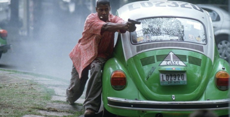 영화 **'맨 온 파이어'**의 박진감 넘치는 액션 장면을 담고 있습니다.