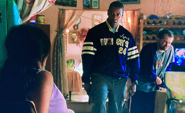 영화 **'맨 온 파이어'**의 한 장면으로, 정보를 얻기 위해 거침없이 움직이는 주인공의 모습을 담고 있습니다.